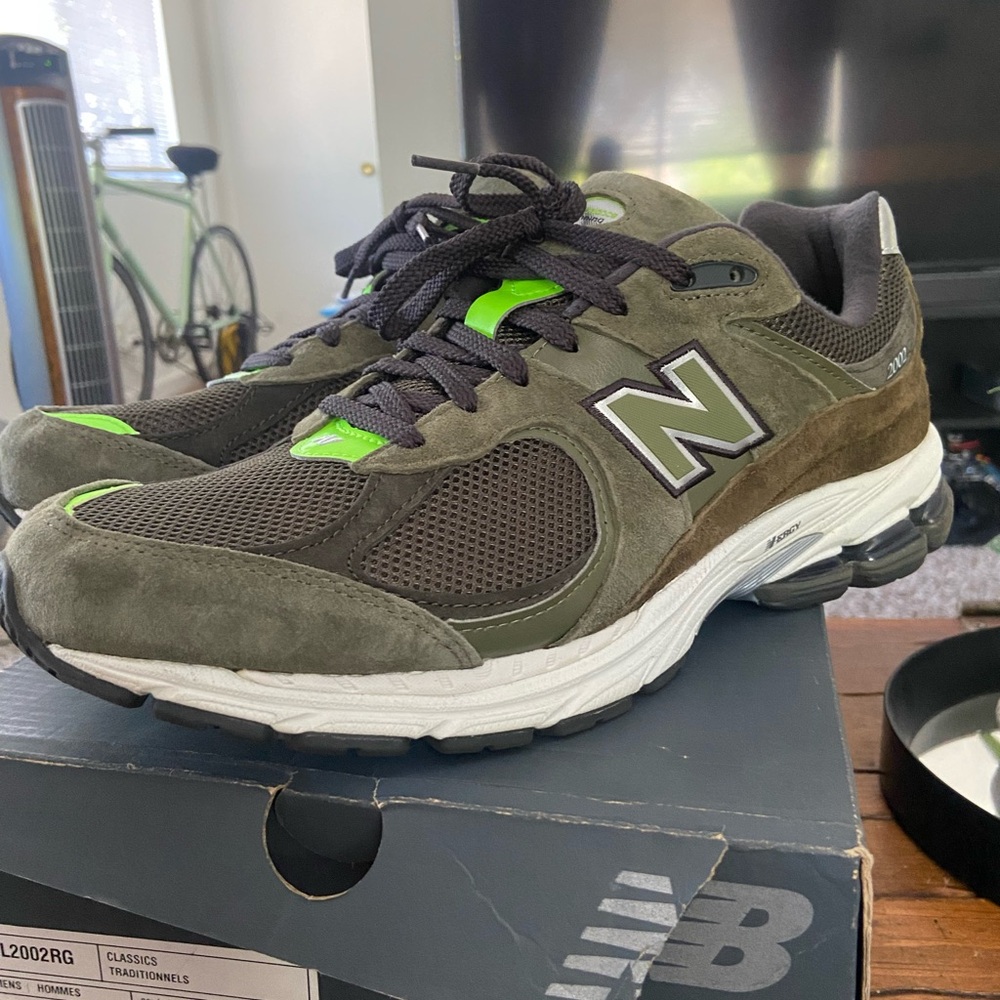 New Balance 2002R Camo Green Nettle Green sneakers